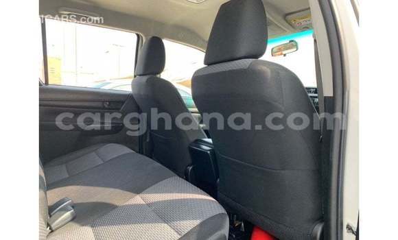Sayi Imported Toyota Hilux White Mota in Import - Dubai a Ashanti Sayi Imported Toyota Hilux White Mota in Import - Dubai a Ashanti