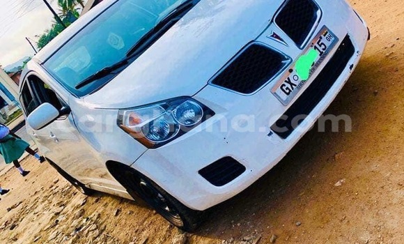 Ra Àlòkù Pontiac Vibe funfun Ọkọ̀ in Accra ni Greater Accra Ra Àlòkù Pontiac Vibe funfun Ọkọ̀ in Accra ni Greater Accra