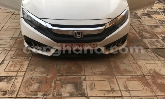 Sayi Na hannu Honda Civic White Mota in Accra a Greater Accra