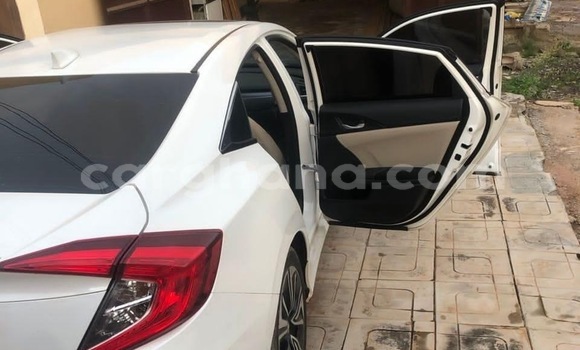 Sayi Na hannu Honda Civic White Mota in Accra a Greater Accra Sayi Na hannu Honda Civic White Mota in Accra a Greater Accra