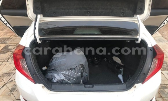 Sayi Na hannu Honda Civic White Mota in Accra a Greater Accra Sayi Na hannu Honda Civic White Mota in Accra a Greater Accra