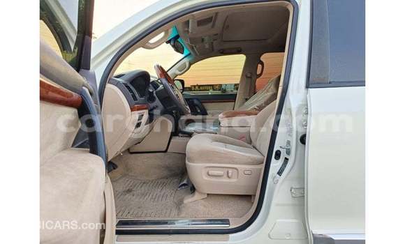 Ra Imported Toyota Land Cruiser funfun Ọkọ̀ in Import - Dubai ni Ashanti Ra Imported Toyota Land Cruiser funfun Ọkọ̀ in Import - Dubai ni Ashanti