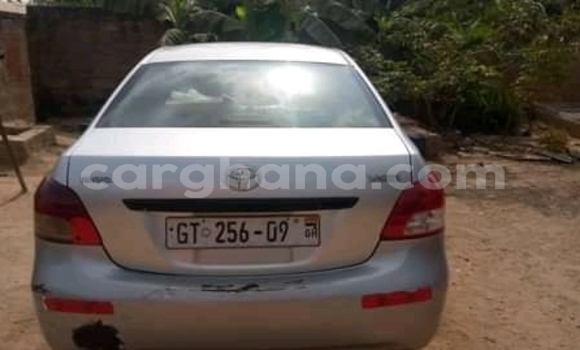 Ra Àlòkù Toyota Yaris Silver Ọkọ̀ in Accra ni Greater Accra Ra Àlòkù Toyota Yaris Silver Ọkọ̀ in Accra ni Greater Accra