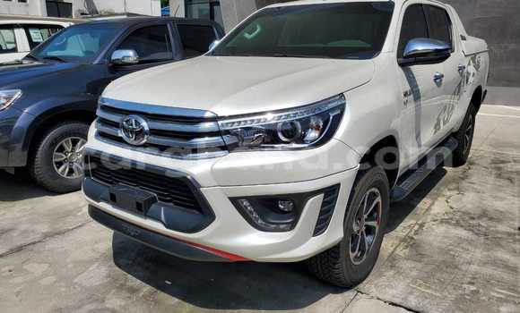 Ra Àlòkù Toyota Hilux funfun Ọkọ̀ in Sekondi–Takoradi Metropolitan ni Oorun Ra Àlòkù Toyota Hilux funfun Ọkọ̀ in Sekondi–Takoradi Metropolitan ni Oorun