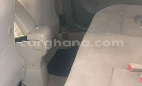 Ra Àlòkù Toyota Yaris funfun Ọkọ̀ in Accra ni Greater Accra Ra Àlòkù Toyota Yaris funfun Ọkọ̀ in Accra ni Greater Accra