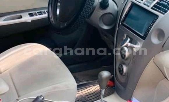 Ra Àlòkù Toyota Yaris funfun Ọkọ̀ in Accra ni Greater Accra Ra Àlòkù Toyota Yaris funfun Ọkọ̀ in Accra ni Greater Accra