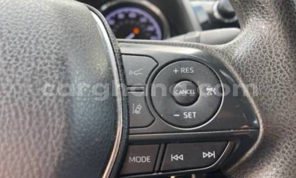 Ra Àlòkù Toyota Camry funfun Ọkọ̀ in Accra ni Greater Accra Ra Àlòkù Toyota Camry funfun Ọkọ̀ in Accra ni Greater Accra