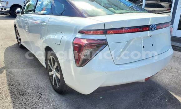 Sayi Na hannu Toyota Mirai White Mota in Accra a Greater Accra Sayi Na hannu Toyota Mirai White Mota in Accra a Greater Accra