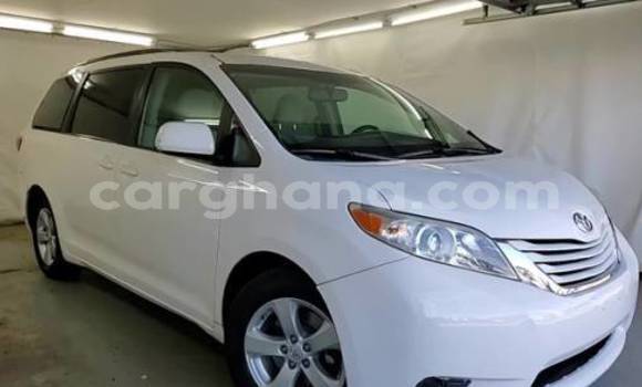 Buy Used Toyota Sienna White Car in Accra in Greater Accra