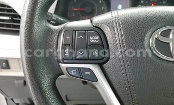 Sayi Na hannu Toyota Sienna White Mota in Accra a Greater Accra Sayi Na hannu Toyota Sienna White Mota in Accra a Greater Accra