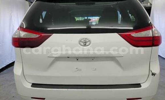 Sayi Na hannu Toyota Sienna White Mota in Accra a Greater Accra Sayi Na hannu Toyota Sienna White Mota in Accra a Greater Accra