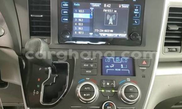 Sayi Na hannu Toyota Sienna White Mota in Accra a Greater Accra Sayi Na hannu Toyota Sienna White Mota in Accra a Greater Accra