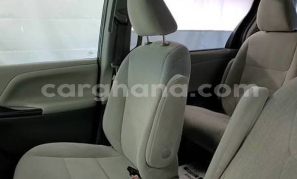 Sayi Na hannu Toyota Sienna White Mota in Accra a Greater Accra Sayi Na hannu Toyota Sienna White Mota in Accra a Greater Accra