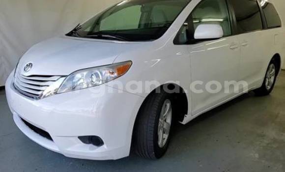Sayi Na hannu Toyota Sienna White Mota in Accra a Greater Accra Sayi Na hannu Toyota Sienna White Mota in Accra a Greater Accra