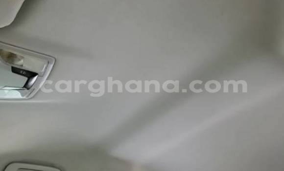 Sayi Na hannu Toyota Sienna White Mota in Accra a Greater Accra Sayi Na hannu Toyota Sienna White Mota in Accra a Greater Accra