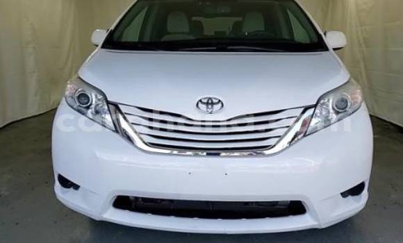Sayi Na hannu Toyota Sienna White Mota in Accra a Greater Accra Sayi Na hannu Toyota Sienna White Mota in Accra a Greater Accra
