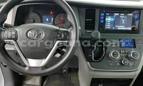 Sayi Na hannu Toyota Sienna White Mota in Accra a Greater Accra Sayi Na hannu Toyota Sienna White Mota in Accra a Greater Accra
