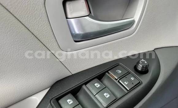 Sayi Na hannu Toyota Sienna White Mota in Accra a Greater Accra Sayi Na hannu Toyota Sienna White Mota in Accra a Greater Accra