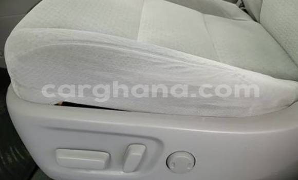 Sayi Na hannu Toyota Sienna White Mota in Accra a Greater Accra Sayi Na hannu Toyota Sienna White Mota in Accra a Greater Accra