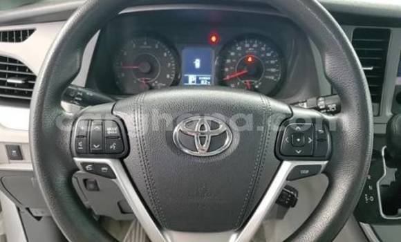 Sayi Na hannu Toyota Sienna White Mota in Accra a Greater Accra Sayi Na hannu Toyota Sienna White Mota in Accra a Greater Accra
