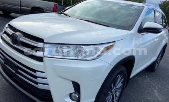 Sayi Na hannu Toyota Highlander White Mota in Accra a Greater Accra Sayi Na hannu Toyota Highlander White Mota in Accra a Greater Accra