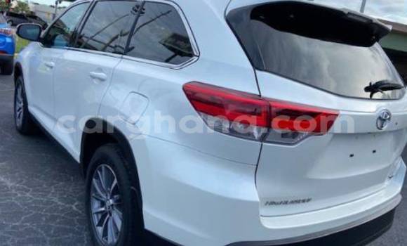 Sayi Na hannu Toyota Highlander White Mota in Accra a Greater Accra Sayi Na hannu Toyota Highlander White Mota in Accra a Greater Accra
