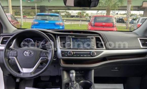 Sayi Na hannu Toyota Highlander White Mota in Accra a Greater Accra Sayi Na hannu Toyota Highlander White Mota in Accra a Greater Accra