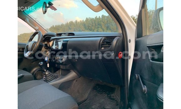 Buy Import Toyota Hilux White Car in Import - Dubai in Ashanti Buy Import Toyota Hilux White Car in Import - Dubai in Ashanti