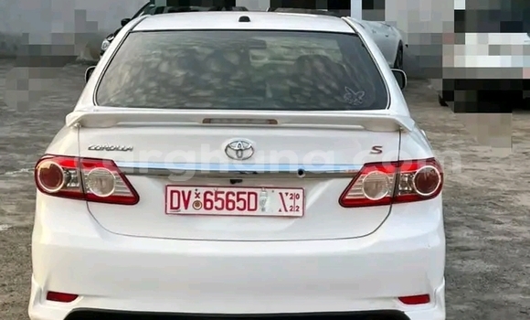 Sayi Na hannu Toyota Corolla White Mota in Accra a Greater Accra Sayi Na hannu Toyota Corolla White Mota in Accra a Greater Accra
