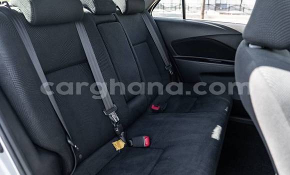 Ra Àlòkù Toyota Yaris Silver Ọkọ̀ in Accra ni Greater Accra Ra Àlòkù Toyota Yaris Silver Ọkọ̀ in Accra ni Greater Accra