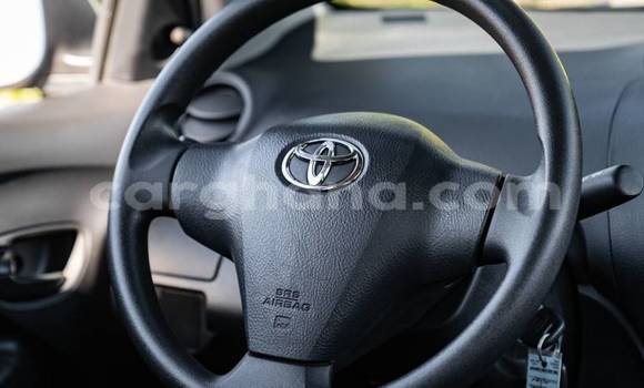 Ra Àlòkù Toyota Yaris Silver Ọkọ̀ in Accra ni Greater Accra Ra Àlòkù Toyota Yaris Silver Ọkọ̀ in Accra ni Greater Accra