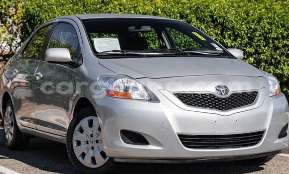 Ra Àlòkù Toyota Yaris Silver Ọkọ̀ in Accra ni Greater Accra Ra Àlòkù Toyota Yaris Silver Ọkọ̀ in Accra ni Greater Accra