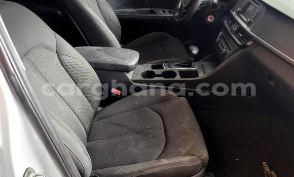 Ra Àlòkù Kia Optima funfun Ọkọ̀ in Accra ni Greater Accra Ra Àlòkù Kia Optima funfun Ọkọ̀ in Accra ni Greater Accra