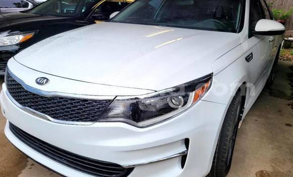 Ra Àlòkù Kia Optima funfun Ọkọ̀ in Accra ni Greater Accra Ra Àlòkù Kia Optima funfun Ọkọ̀ in Accra ni Greater Accra