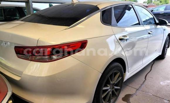 Ra Àlòkù Kia Optima funfun Ọkọ̀ in Accra ni Greater Accra Ra Àlòkù Kia Optima funfun Ọkọ̀ in Accra ni Greater Accra