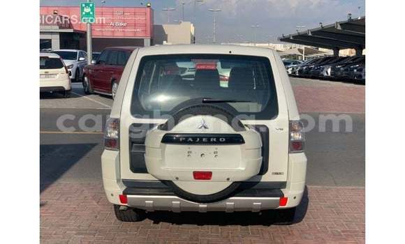 Sayi Imported Mitsubishi Pajero White Mota in Import - Dubai a Ashanti Sayi Imported Mitsubishi Pajero White Mota in Import - Dubai a Ashanti