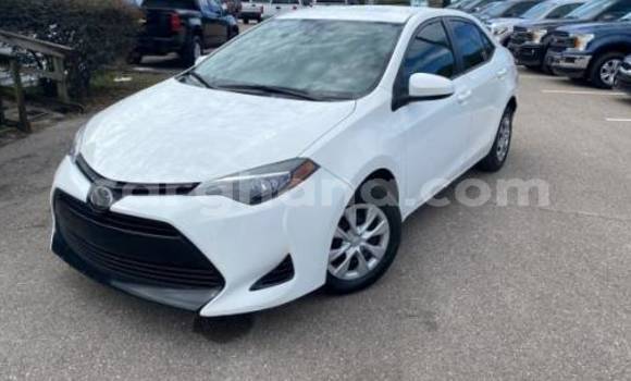 Ra Àlòkù Toyota Corolla funfun Ọkọ̀ in Accra ni Greater Accra