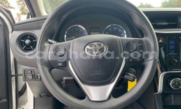 Sayi Na hannu Toyota Corolla White Mota in Accra a Greater Accra Sayi Na hannu Toyota Corolla White Mota in Accra a Greater Accra