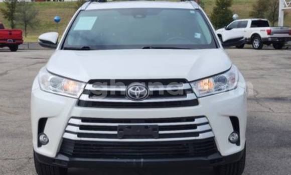 Buy Used Toyota Highlander White Car in Accra in Greater Accra
