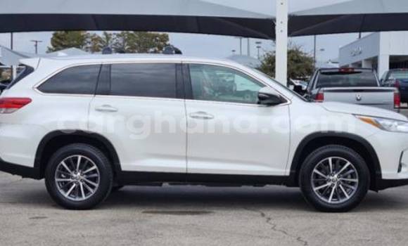 Sayi Na hannu Toyota Highlander White Mota in Accra a Greater Accra Sayi Na hannu Toyota Highlander White Mota in Accra a Greater Accra