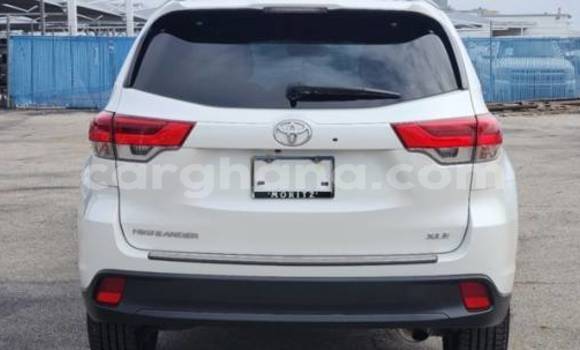 Sayi Na hannu Toyota Highlander White Mota in Accra a Greater Accra Sayi Na hannu Toyota Highlander White Mota in Accra a Greater Accra