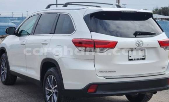 Sayi Na hannu Toyota Highlander White Mota in Accra a Greater Accra Sayi Na hannu Toyota Highlander White Mota in Accra a Greater Accra
