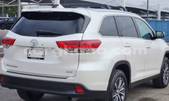 Sayi Na hannu Toyota Highlander White Mota in Accra a Greater Accra Sayi Na hannu Toyota Highlander White Mota in Accra a Greater Accra