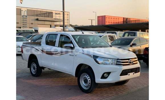 Sayi Imported Toyota Hilux White Mota in Import - Dubai a Ashanti Sayi Imported Toyota Hilux White Mota in Import - Dubai a Ashanti