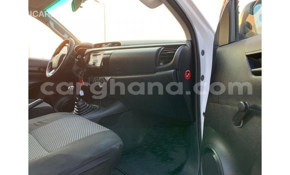 Sayi Imported Toyota Hilux White Mota in Import - Dubai a Ashanti Sayi Imported Toyota Hilux White Mota in Import - Dubai a Ashanti