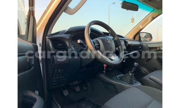 Sayi Imported Toyota Hilux White Mota in Import - Dubai a Ashanti Sayi Imported Toyota Hilux White Mota in Import - Dubai a Ashanti