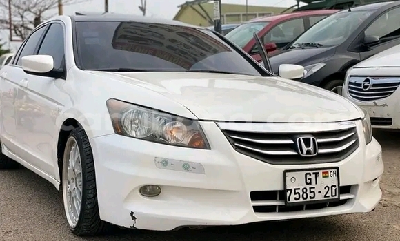 Sayi Na hannu Honda Accord White Mota in Accra a Greater Accra