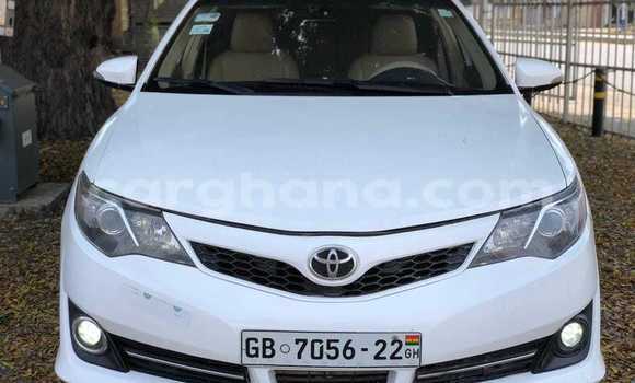 Sayi Na hannu Toyota Camry White Mota in Accra a Greater Accra