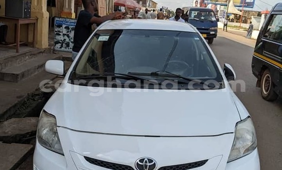 Ra Àlòkù Toyota Belta funfun Ọkọ̀ in Accra ni Greater Accra