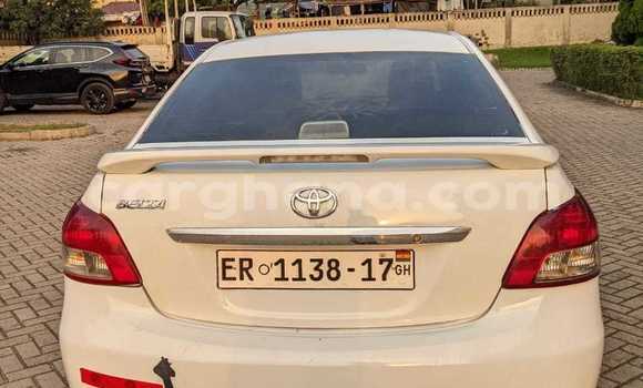 Ra Àlòkù Toyota Belta funfun Ọkọ̀ in Accra ni Greater Accra Ra Àlòkù Toyota Belta funfun Ọkọ̀ in Accra ni Greater Accra